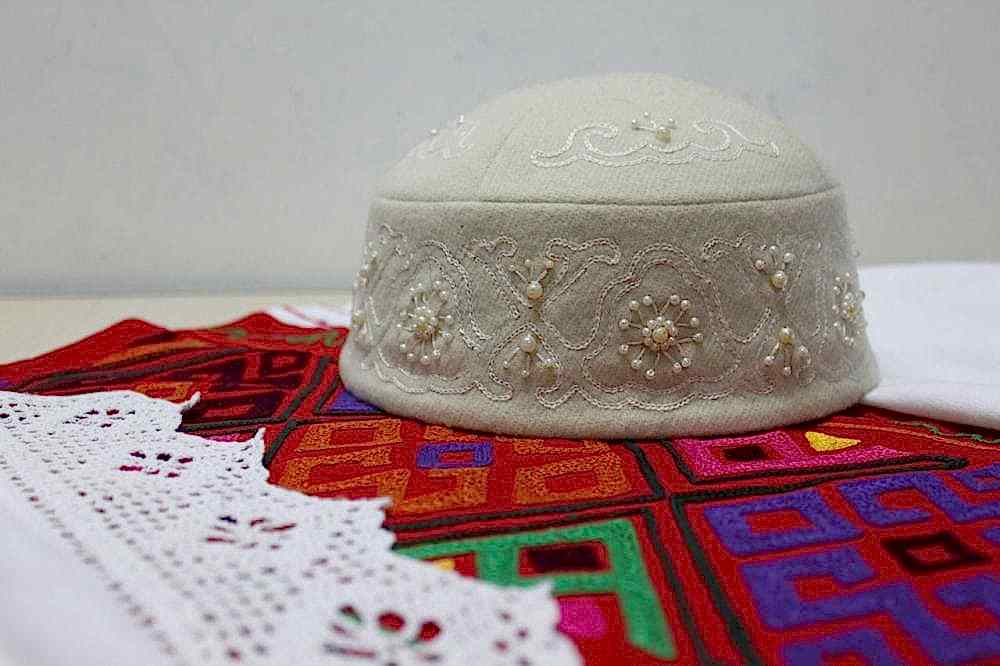 Женская тюбетейка из сукна расшита бусинами и бисером Женская тюбетейка из сукна расшита бусинами и бисером