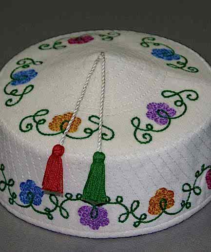 Детская тюбетейка с растительным орнаментом Детская тюбетейка с растительным орнаментом