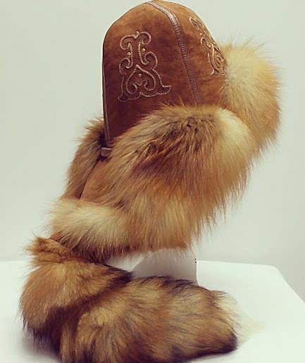 Головной убор «Колаксын» из лисы огневки Головной убор «Колаксын» из лисы огневки