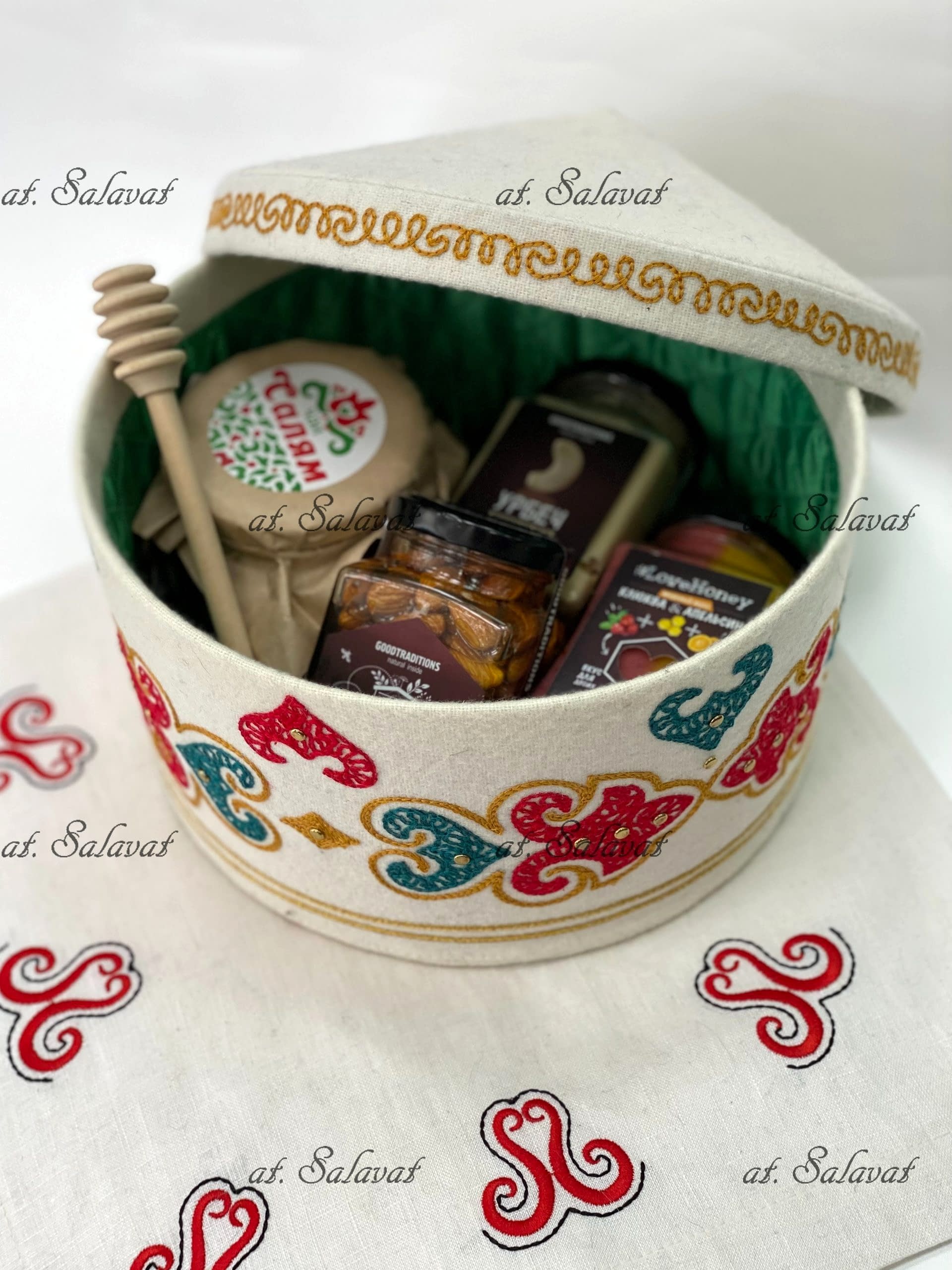 Подарочный набор «Куштанаш» Подарочный набор «Куштанаш»