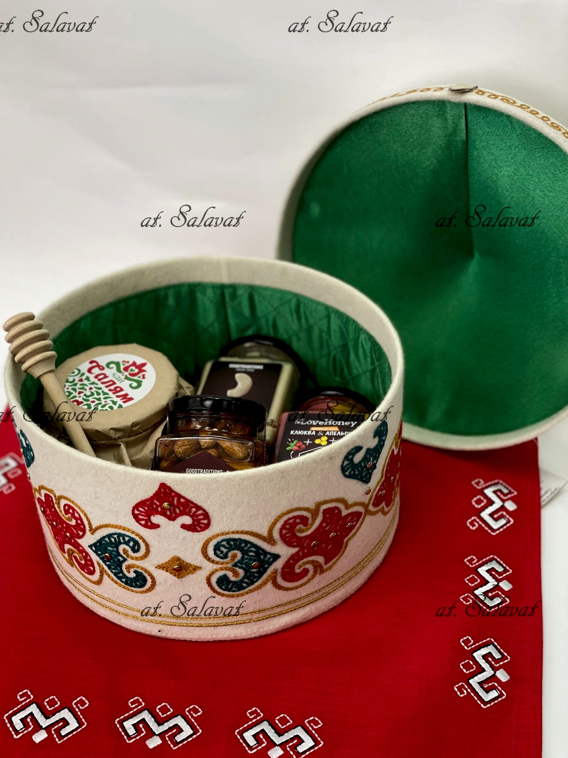 Подарочный набор «Куштанаш» Подарочный набор «Куштанаш»