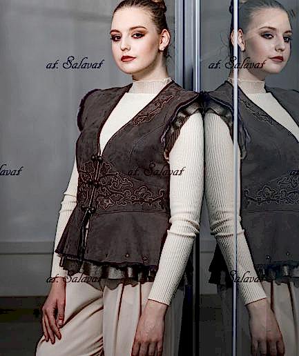 Деловое платье с элементами этники Жилет женский из итальянской дубленки с вышивкой