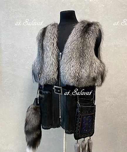 Жилет мужской "Охотник" из енота №1 Жилет мужской "Охотник" из чернобурой лисы