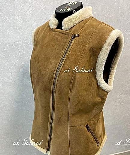 Жилет из меха куницы Жилет из итальянской дубленки с вышивкой