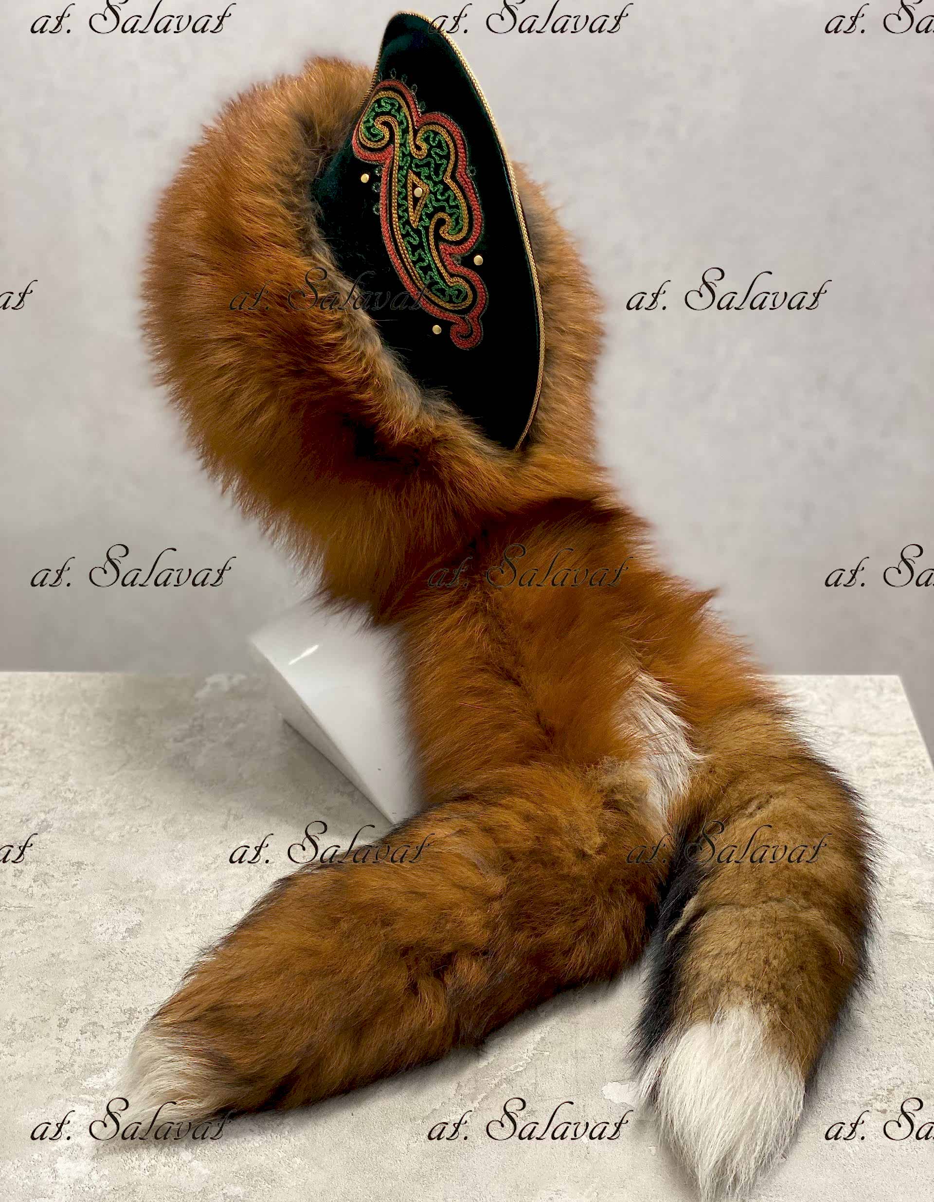 Шапка Салават с хвостом из лисы огневки Шапка Салават с хвостом из лисы огневки