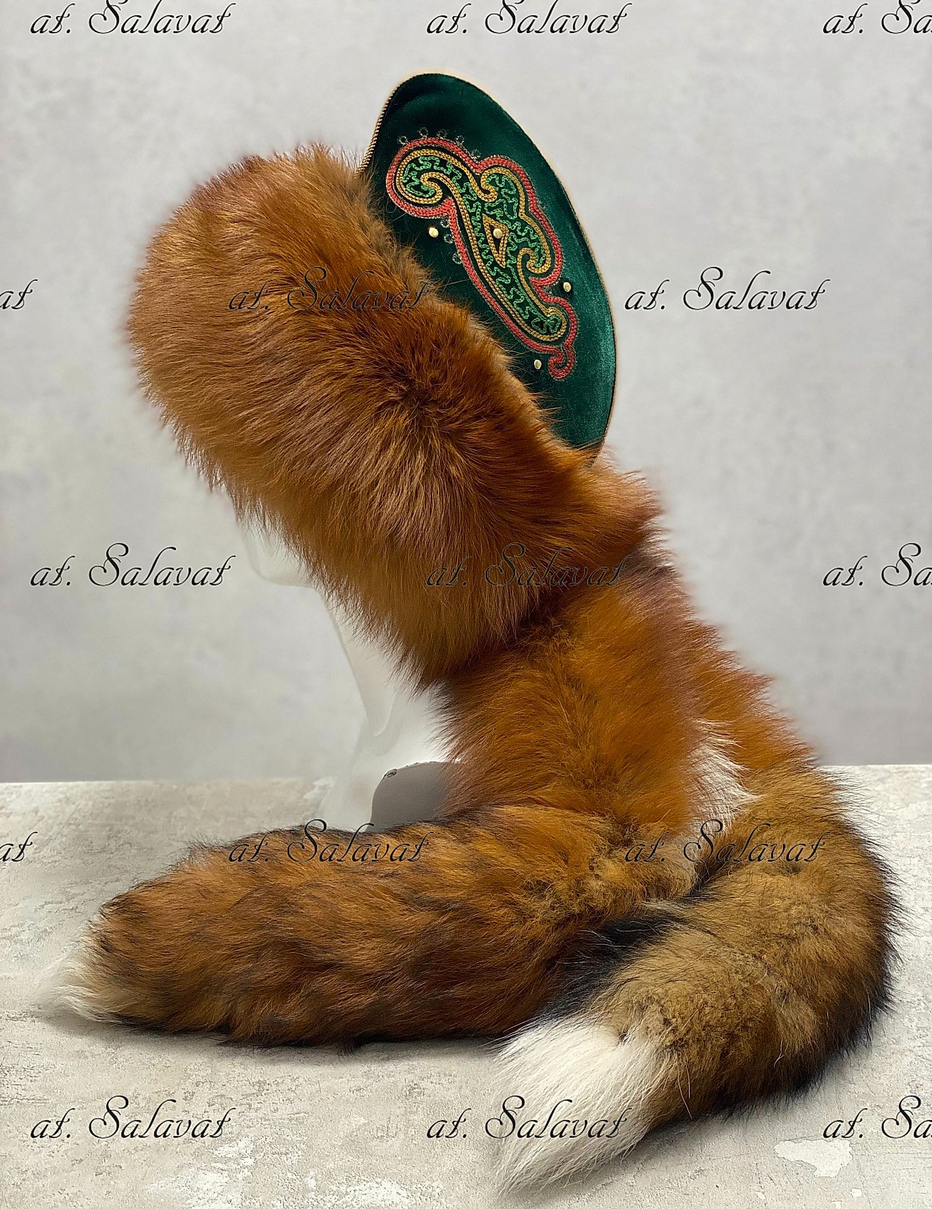 Шапка Салават с хвостом из лисы огневки Шапка Салават с хвостом из лисы огневки