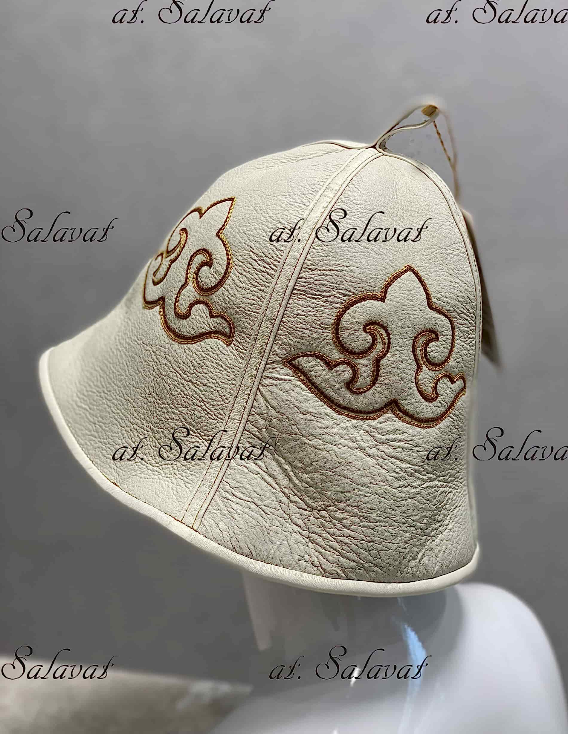 Шапка Салават с хвостом из лисы огневки Шапка Салават с хвостом из лисы огневки