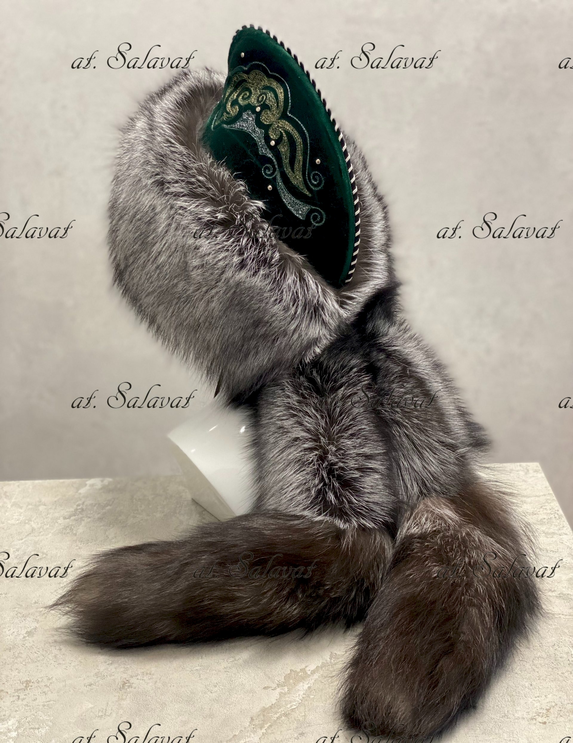 Шапка Салават с хвостом из лисы огневки Шапка Салават с хвостом из лисы огневки