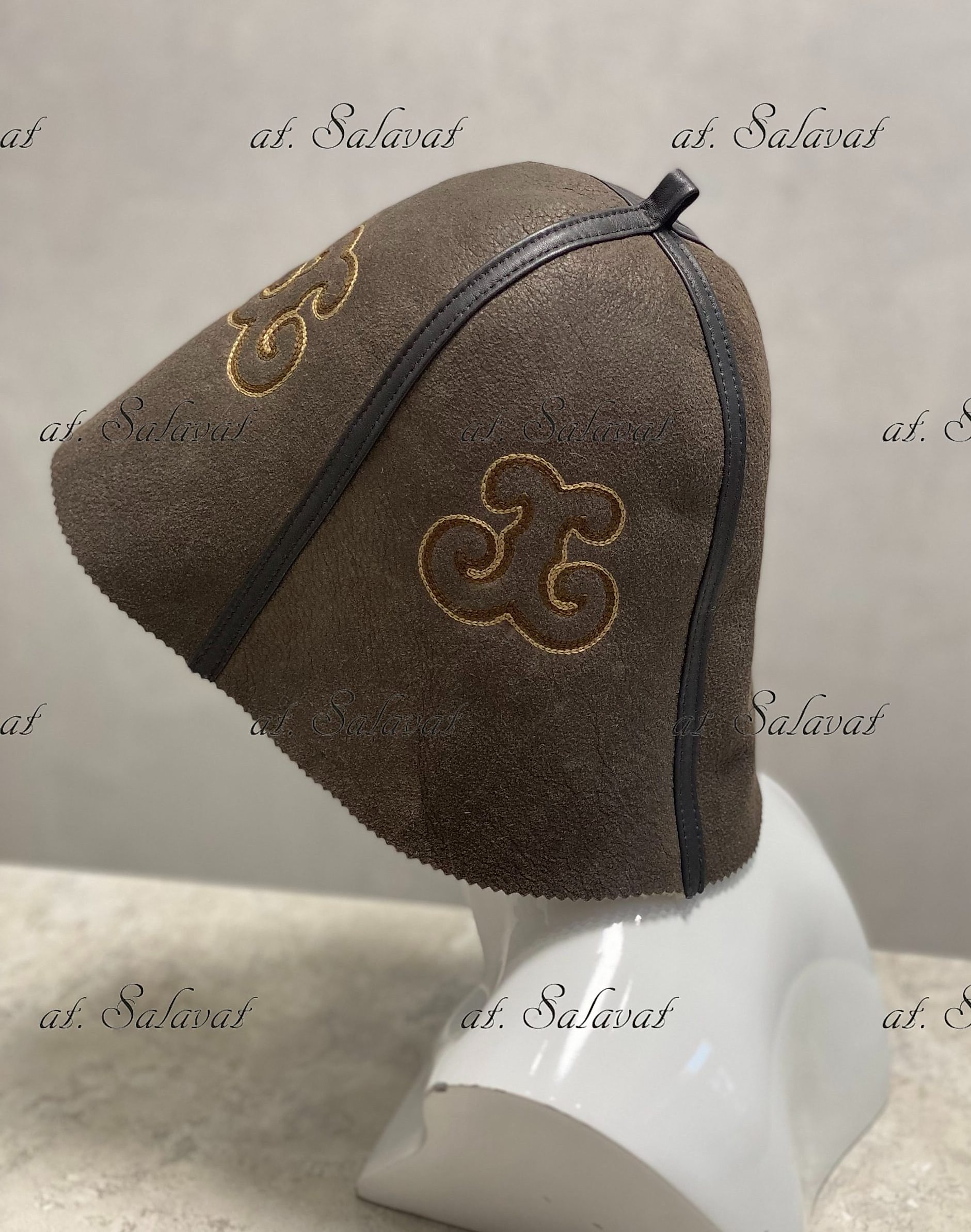 Шапка Салават с хвостом из лисы огневки Шапка Салават с хвостом из лисы огневки