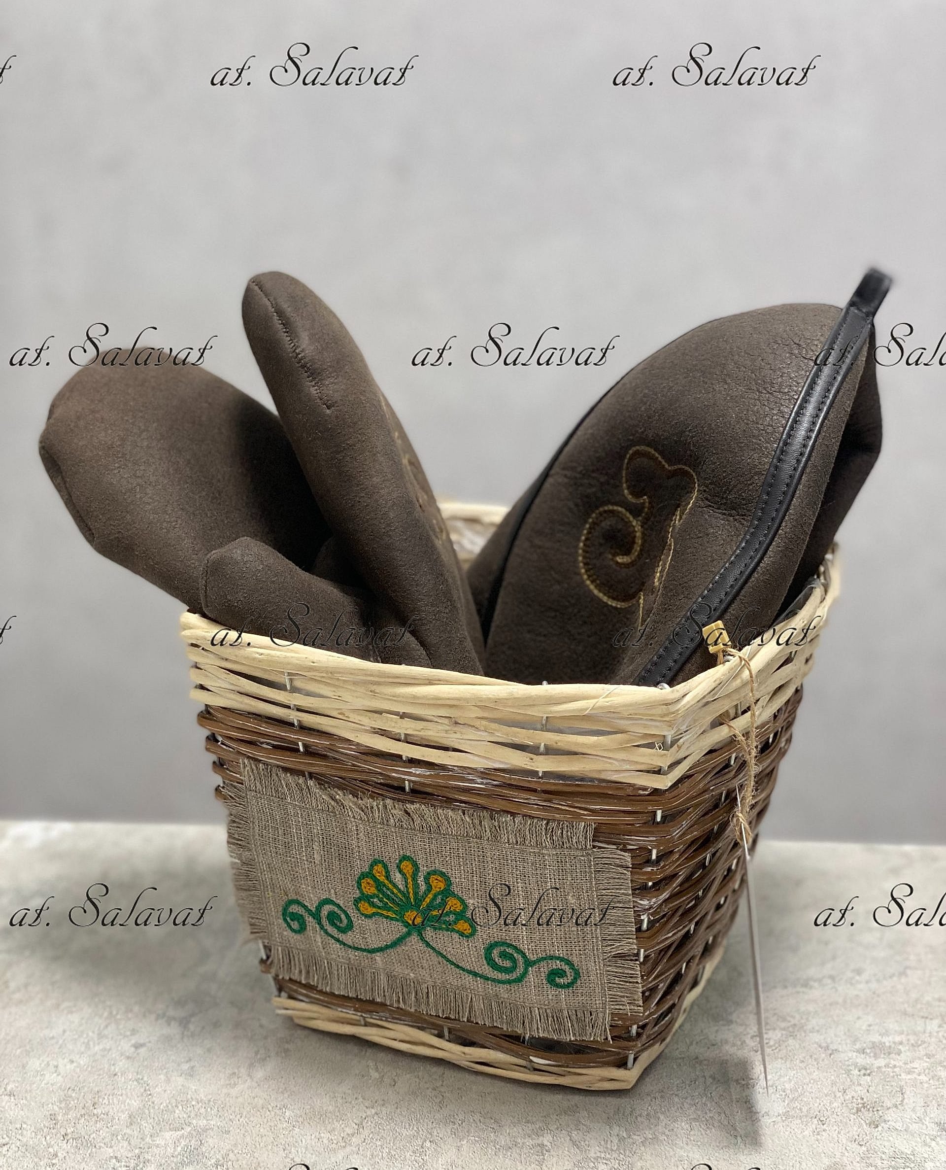 Шапка Салават с хвостом из лисы огневки Шапка Салават с хвостом из лисы огневки