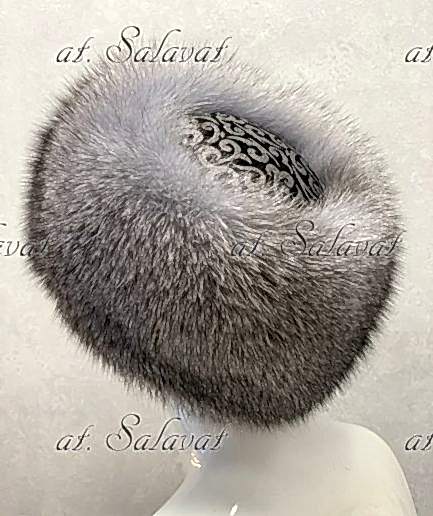 Женская шапка из чернобурой лисы (фрост) «Неркес» Женская шапка из чернобурой лисы (фрост) «Неркес»