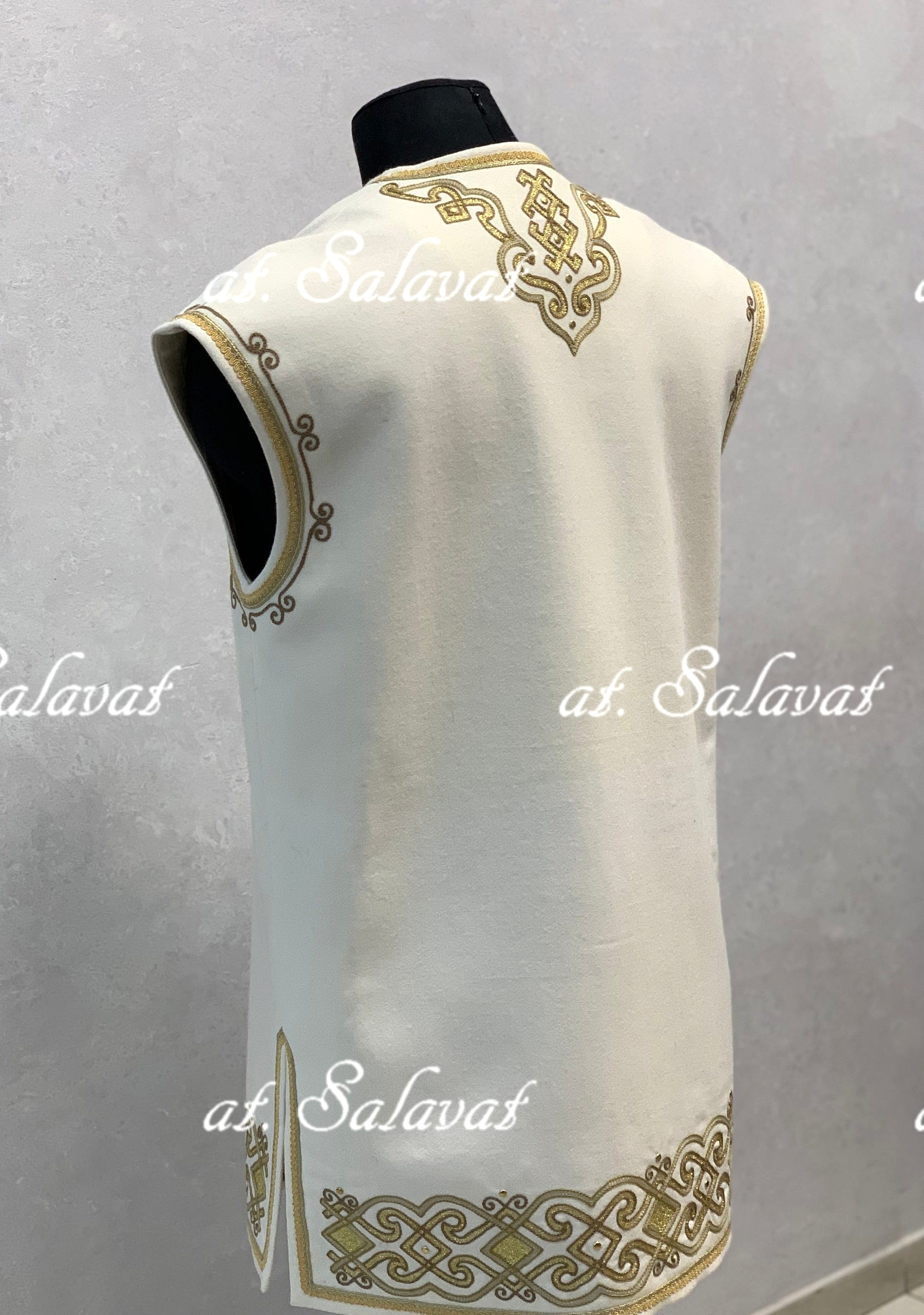 Бишмет из сукна (белый) Бишмет из сукна (белый)