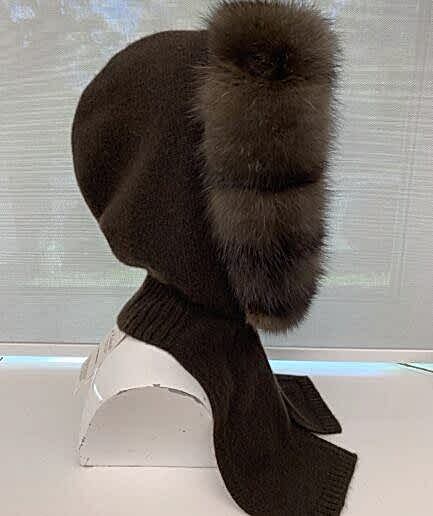 Капор с соболем