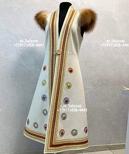 Женский елян с орнаментом из белого английского сукна Женский елян с орнаментом из белого английского сукна