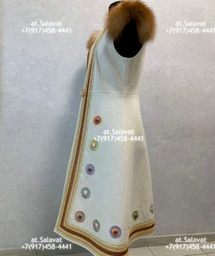 Женский елян с орнаментом из белого английского сукна Женский елян с орнаментом из белого английского сукна