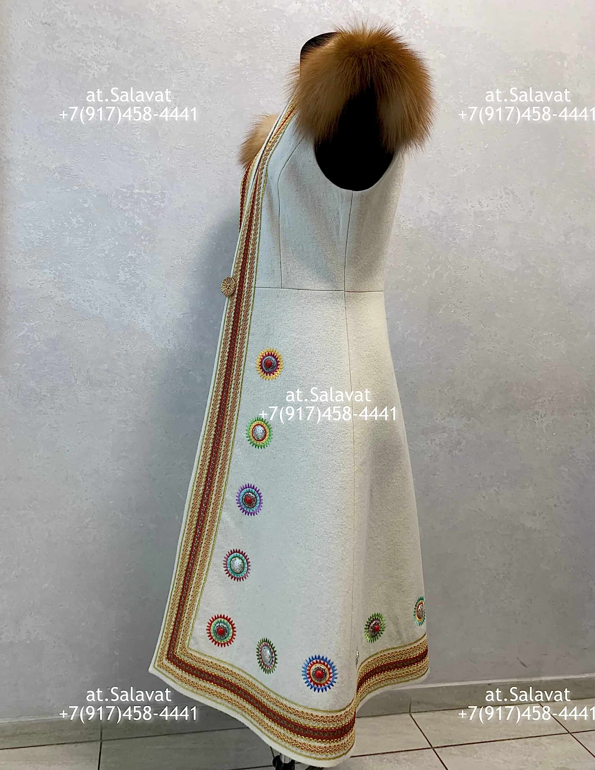 Женский елян с орнаментом из белого английского сукна Женский елян с орнаментом из белого английского сукна