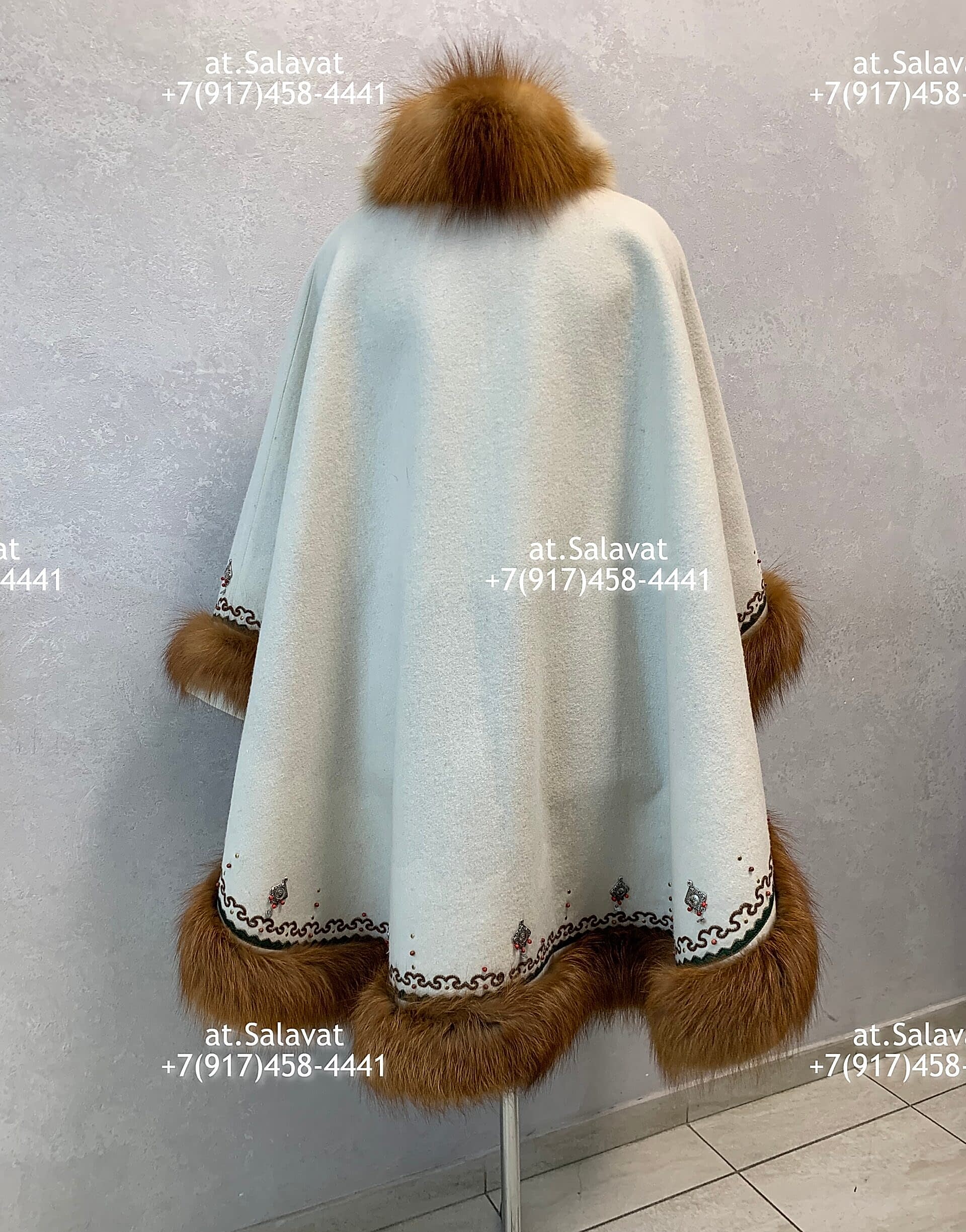 Женский елян с орнаментом из белого английского сукна Женский елян с орнаментом из белого английского сукна