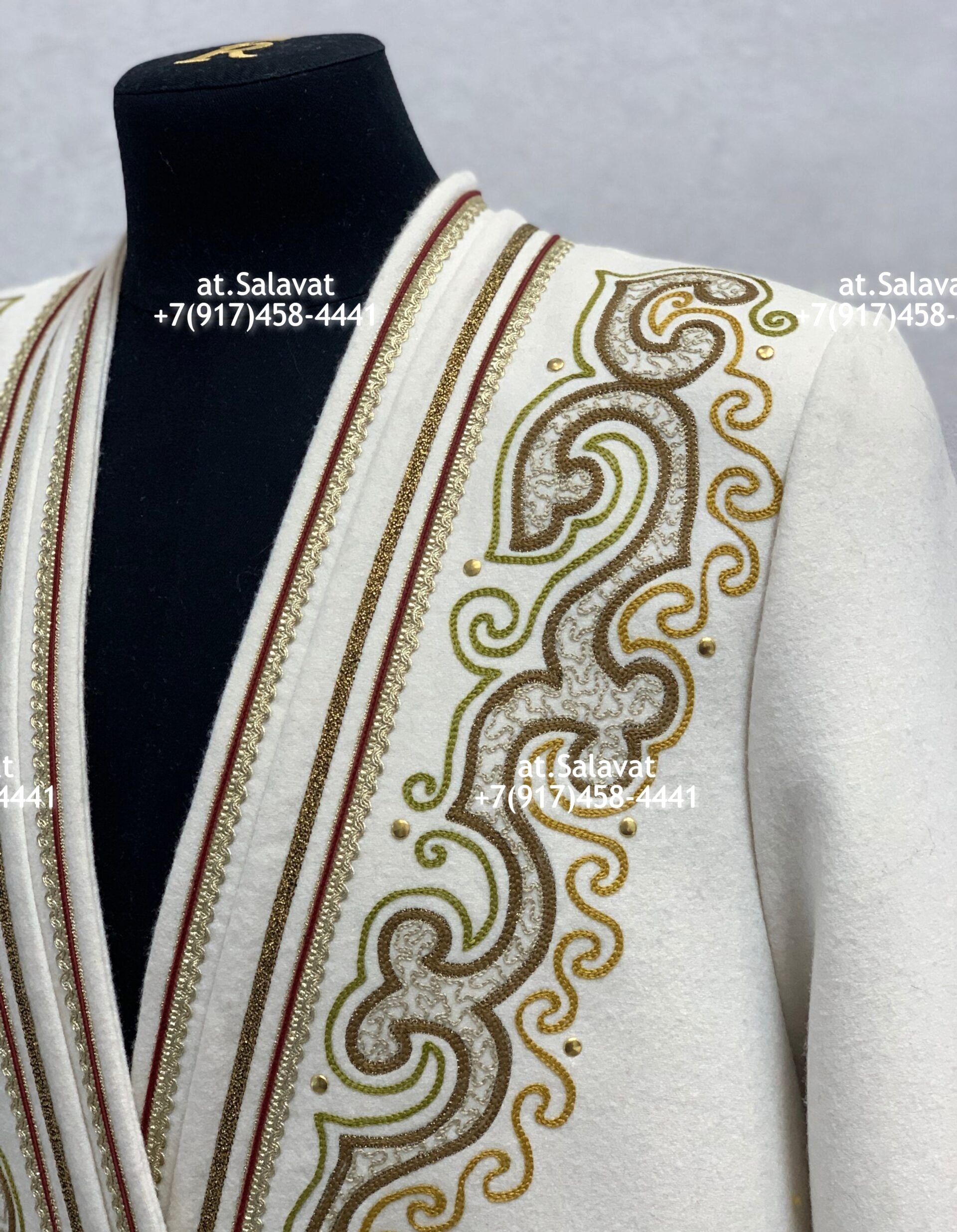 Елян башкирский с орнаментом из красного английского сукна Елян башкирский с орнаментом из красного английского сукна